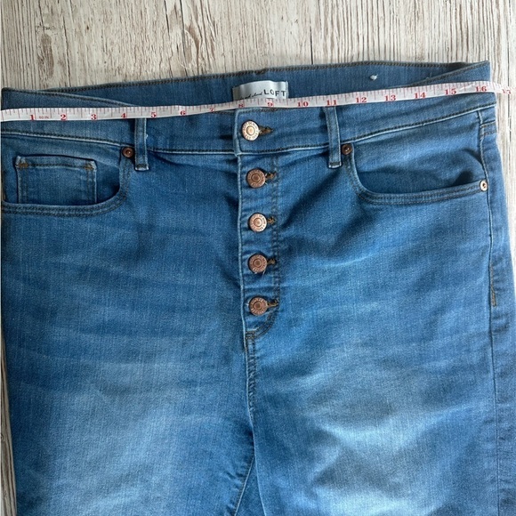 LOFT Curvy Button Front High Rise Kick Crop Jeans Indigo Wash 12 / 31 - Picture 8 of 12